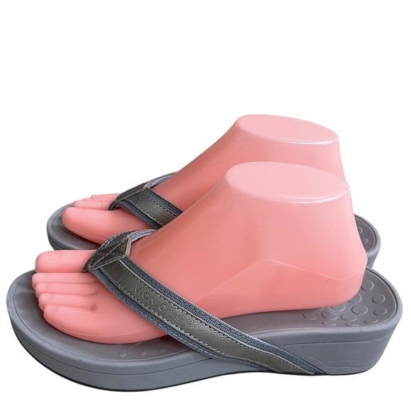 Vionic Women's Gray Orthopedic Comfort Thong Sandals Flip Flops Size 8 - Picture 1 of 8